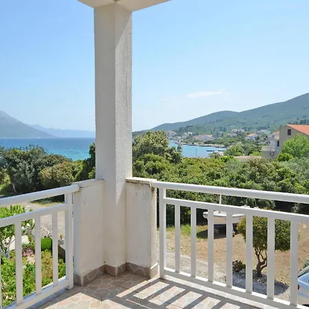 Apartment Gorgeous In With House Sea View Račišće